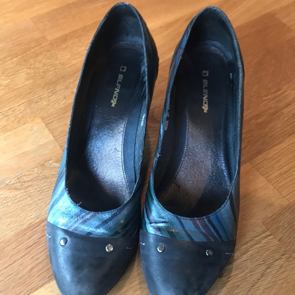 Unique striped shoes - Picture 2 of 5